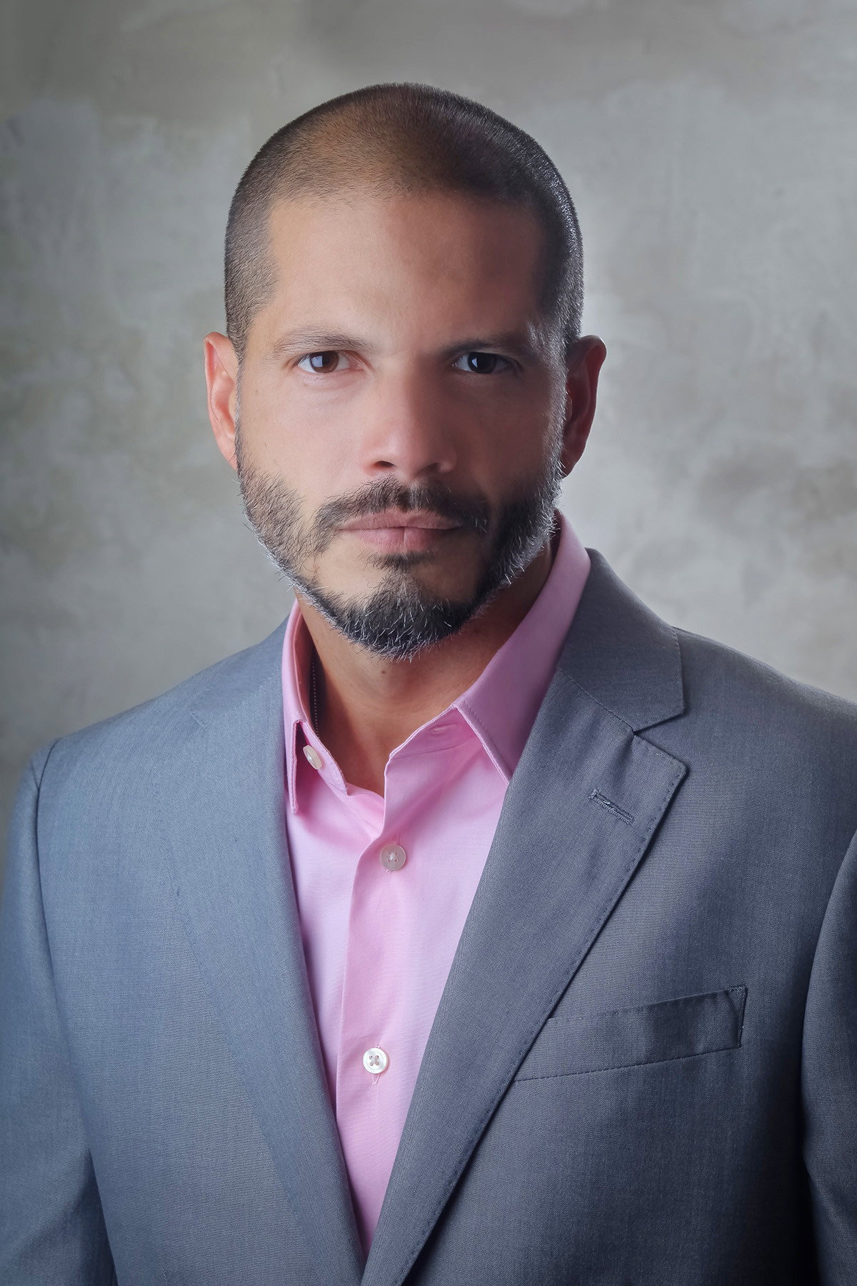Ricardo Vázquez as Mark Serra in Complot