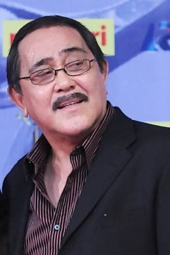 Frans Tumbuan as Captain Karno in Without Mercy