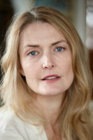 Mary Lewis as Dara in Grown Up Movie Star