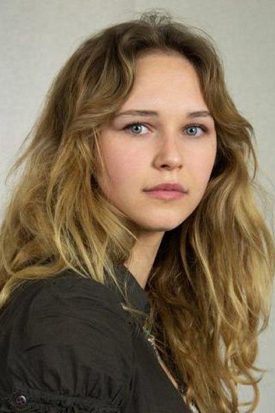 Laura Lavigne Bie-Olsen as Mie in Father of Four and the Vikings