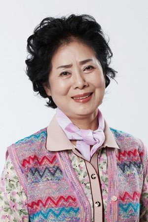 선우용여 as 선우용녀 in Soonpoong Clinic