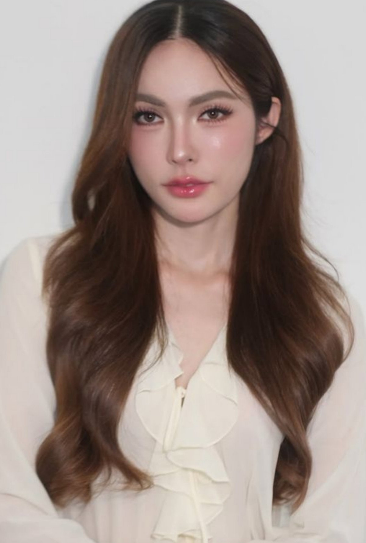 ชาล็อต ออสติน as 'Lada' Chonlada Kunanon in The Fire