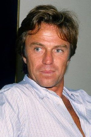 Robin Clarke as Officer Eddie Hale in The Border