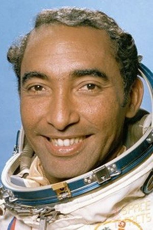 Arnaldo Tamayo Méndez as Self in Space Sailors