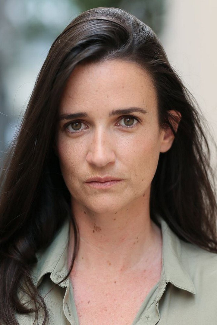Sara Ginac as Goldina in Tea & Crumpets