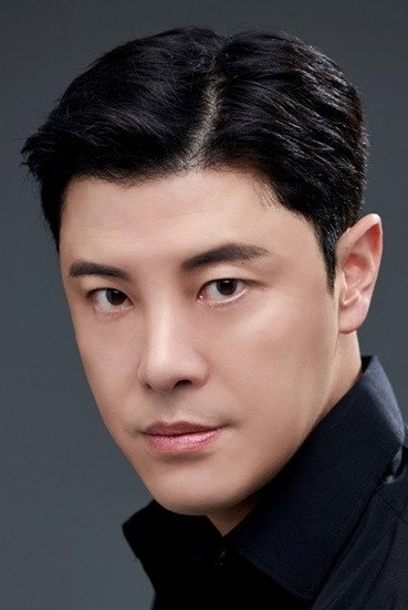 김성범 as Song Do-young in Love at the End of the World