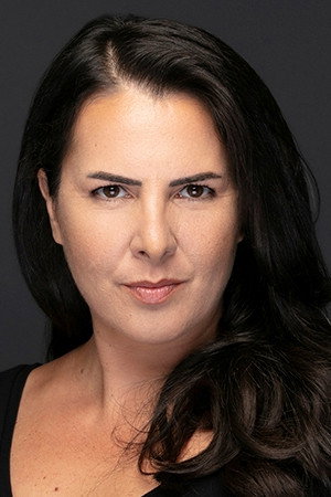 Evrim Solmaz as Meral Erdemli in Rich and Poor