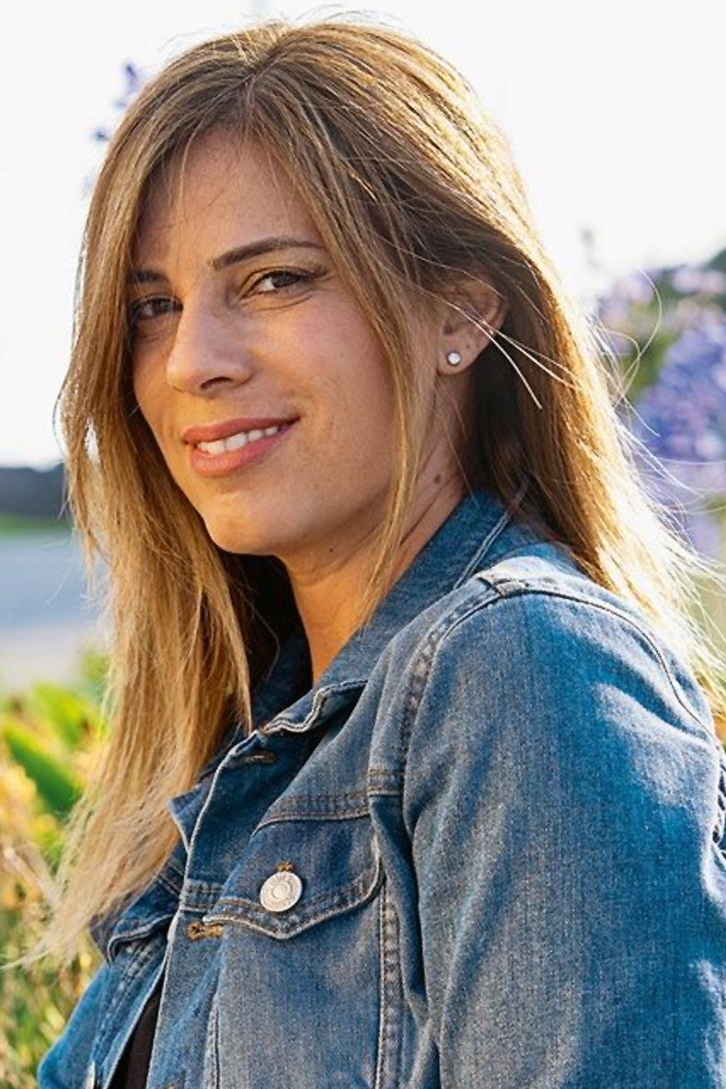 Mercedes Scápola as Isabel in Elena Knows