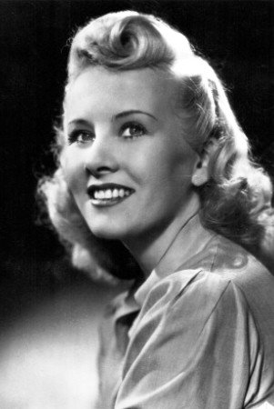 Dorit Kreysler as Frau Seidel in Das einfache Mädchen