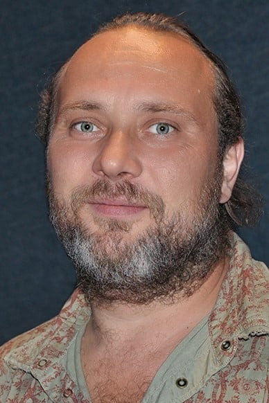 Schneider Zoltán as Detective Bartos in The Whiskey Bandit