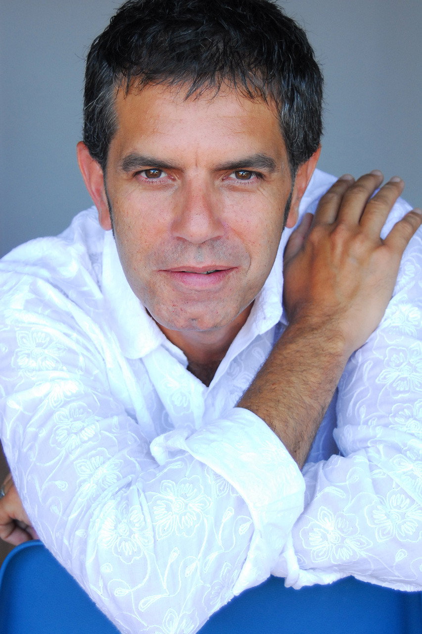 Roberto Martínez as Carlos in Candela