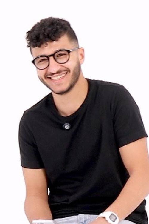 Marwan El Moslemany as Hassan in A boy, a girl, and an old man
