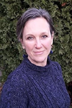 Robyn Stevan as Ivy in Lifeline to Victory