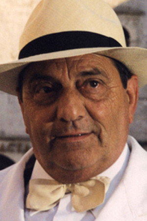 Gian as Gino Sauli in Fratelli d'Italia