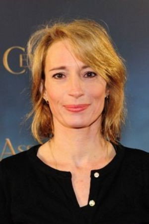 Tania Kloek as Nancy in Super avarentos