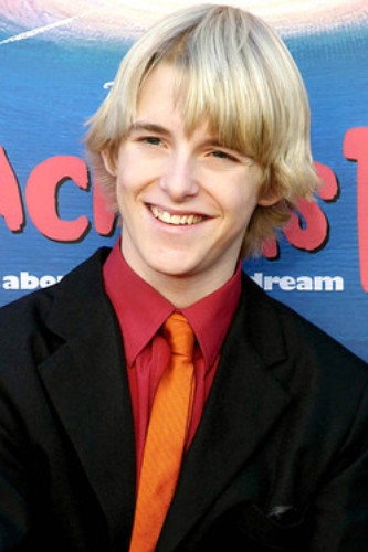 Shaun Fleming as Kyle Cooper in Cyberkidz