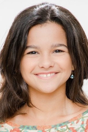 Natália Guedes as Julia in The Trace We Leave Behind