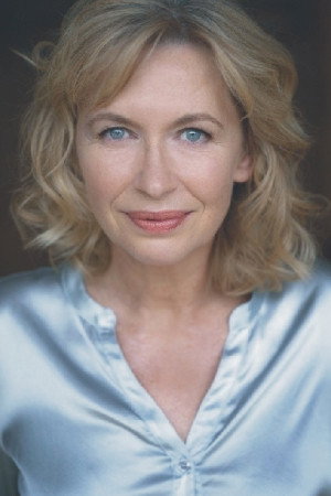 Therese Hämer as Frieda in Unterm Apfelbaum