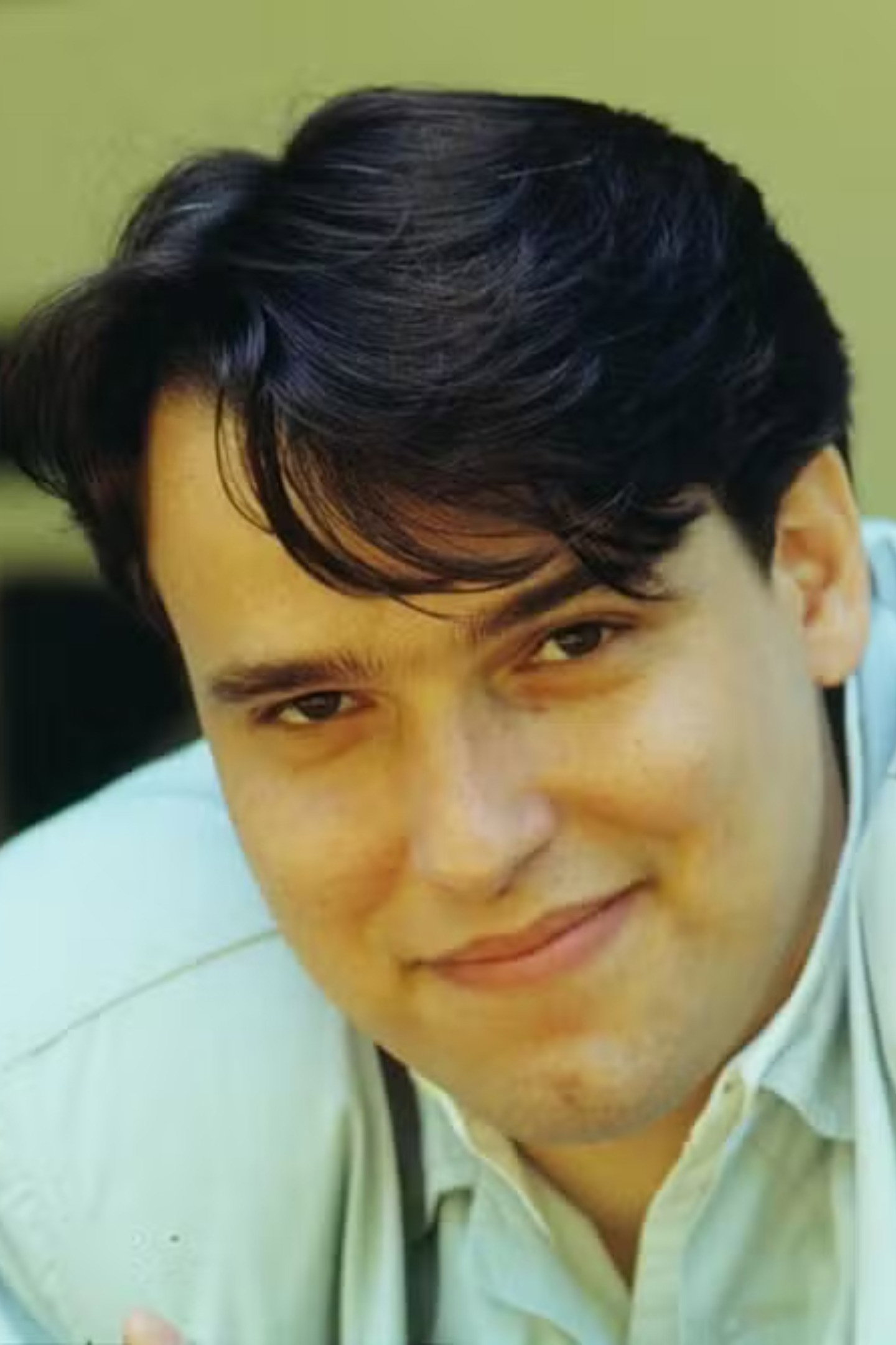 Luiz Maçãs as Alberto in Amar...