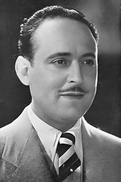 Fernando Fernández de Córdoba as Don Arturo in Bambú
