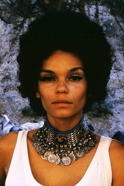 Juanita Brown as Maggie in Cinq femmes à abattre