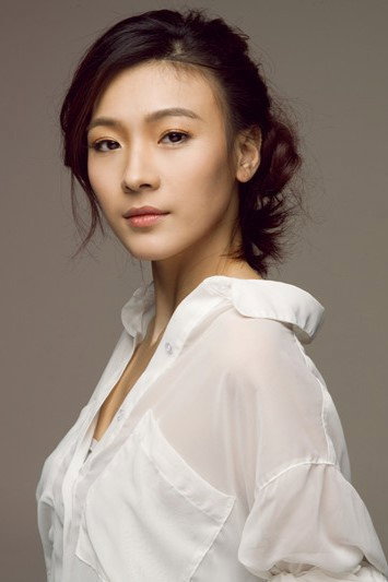 Jing Yuan as 吕玲 in Good Guy Good Luck