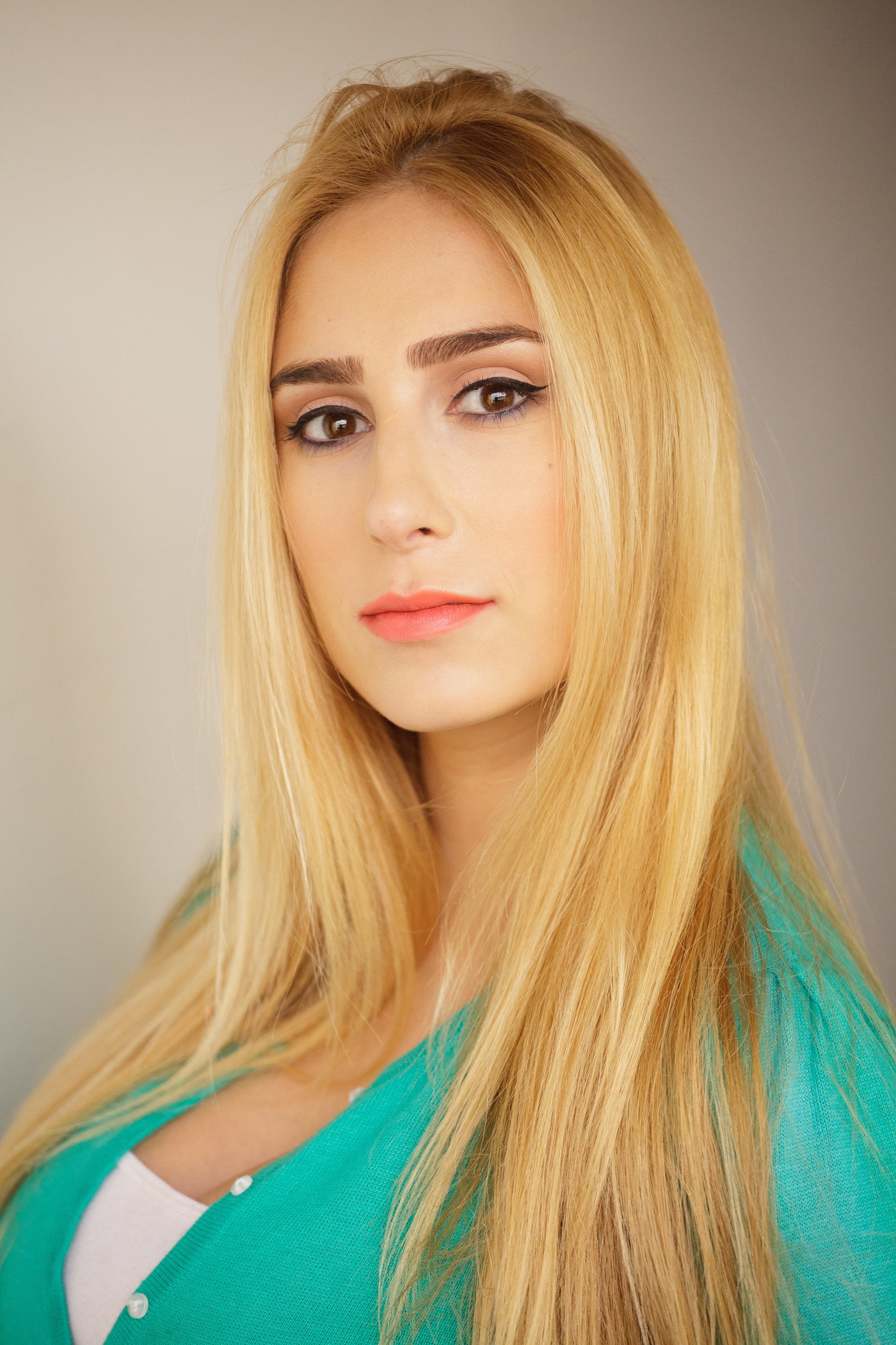 Meitar Paz as Emily in C.O.R.N.