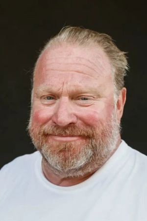 Claes Malmberg as Ostronfiskaren Bengt in Saltön
