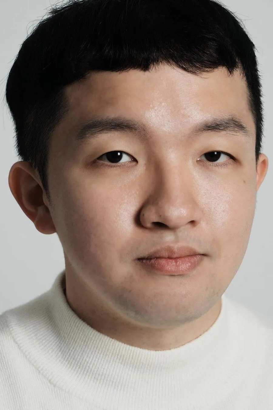 김휘규 as Ghwa gyung-su in Ghwa the Last Name