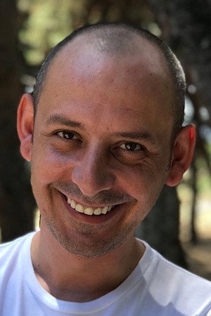 Taner Ayyıldız as Dolmuşçu in Bodrum Seferi