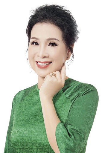 Kim Xuân as vợ Hai Ơn in Nghiêng Nghiêng Dòng Nước