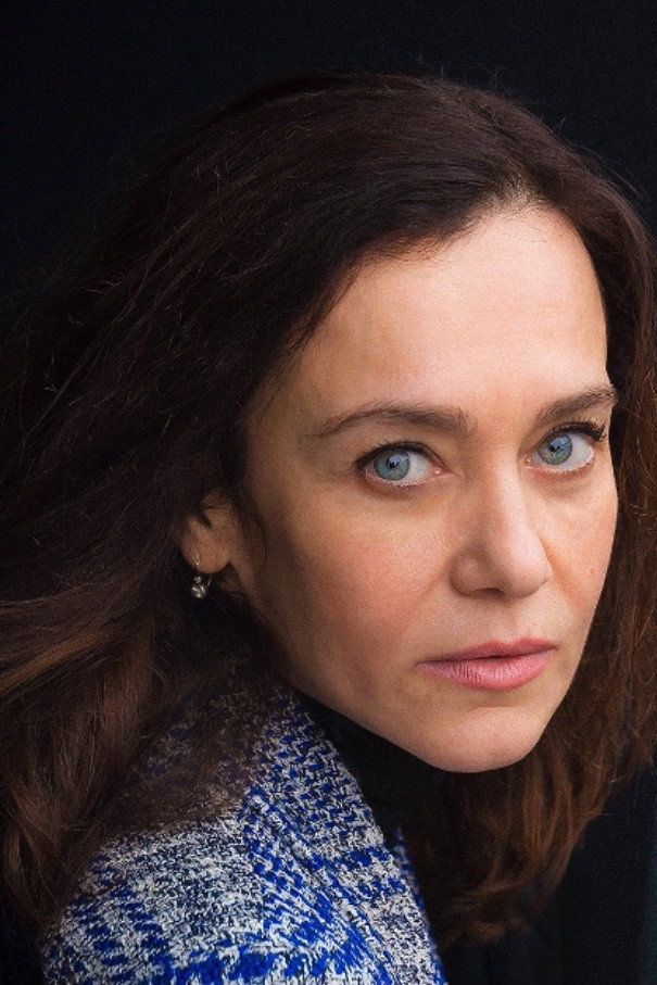 Oana Solomon as Anna Tauchert-Martin in Countdown at Sea
