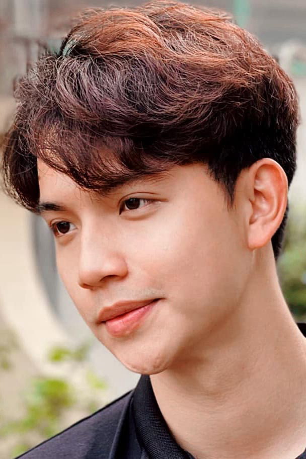Việt Hoàng as Thạch in How Beautiful Life is Still