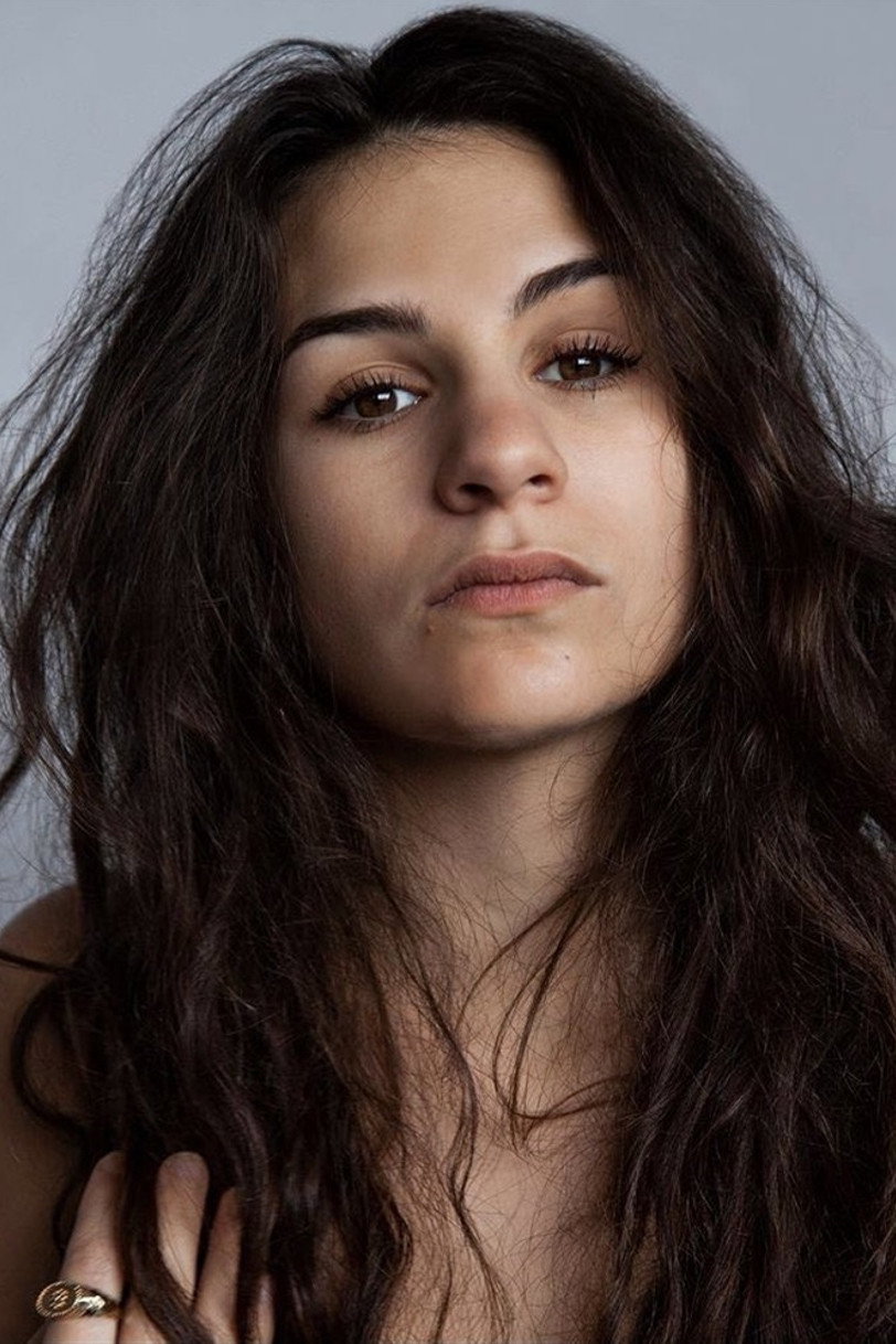 Salomé Da Souza as Anaïs in Clamor