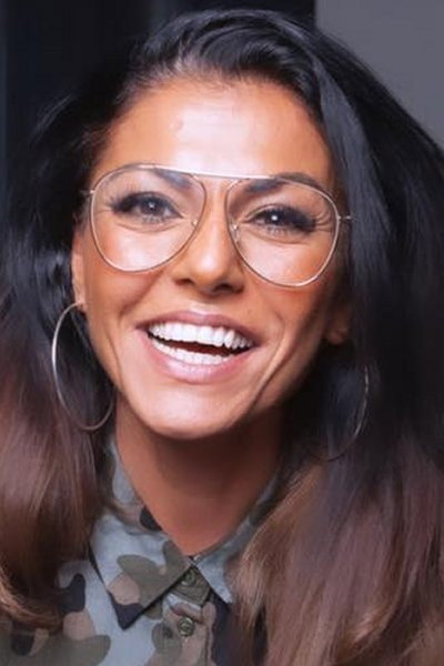 Ellie Jokar as Dubai News in Det slører stadig