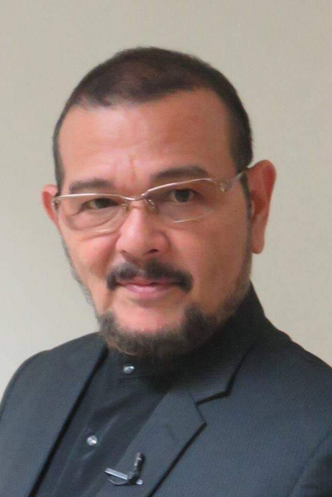 Rez Cortez as Abner Santos in Temptation of Wife