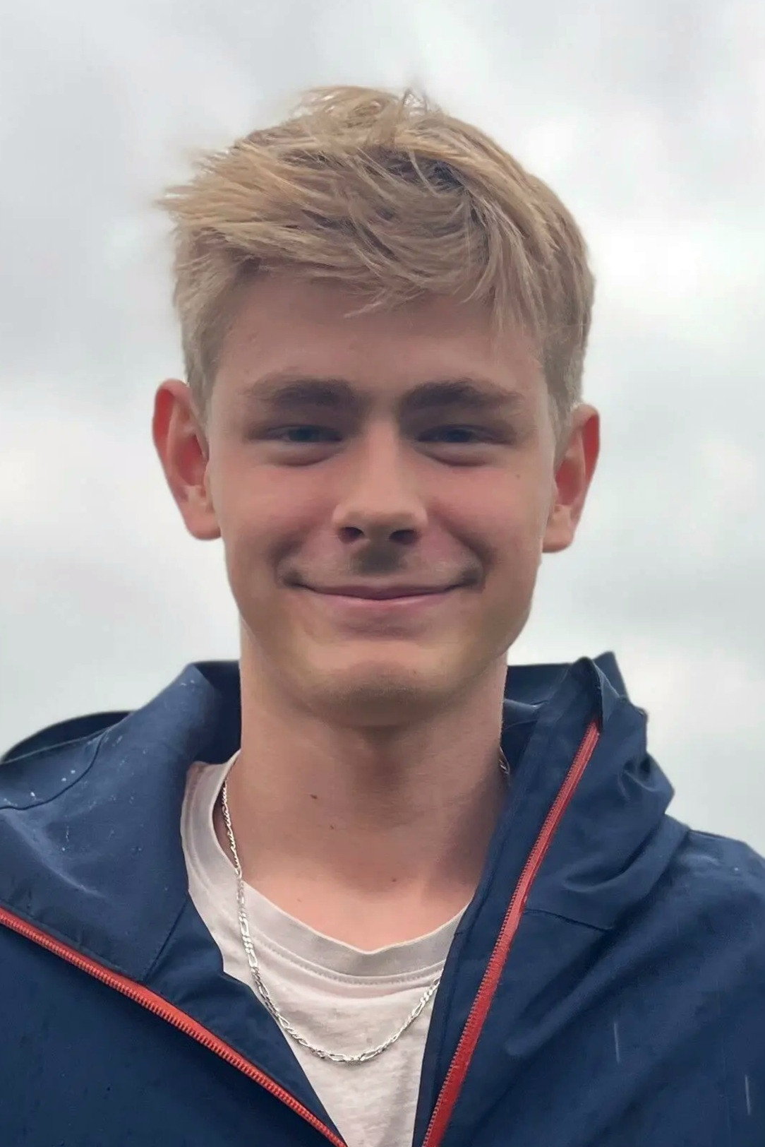 Benjamin Ebbesen as Erik in Rykter