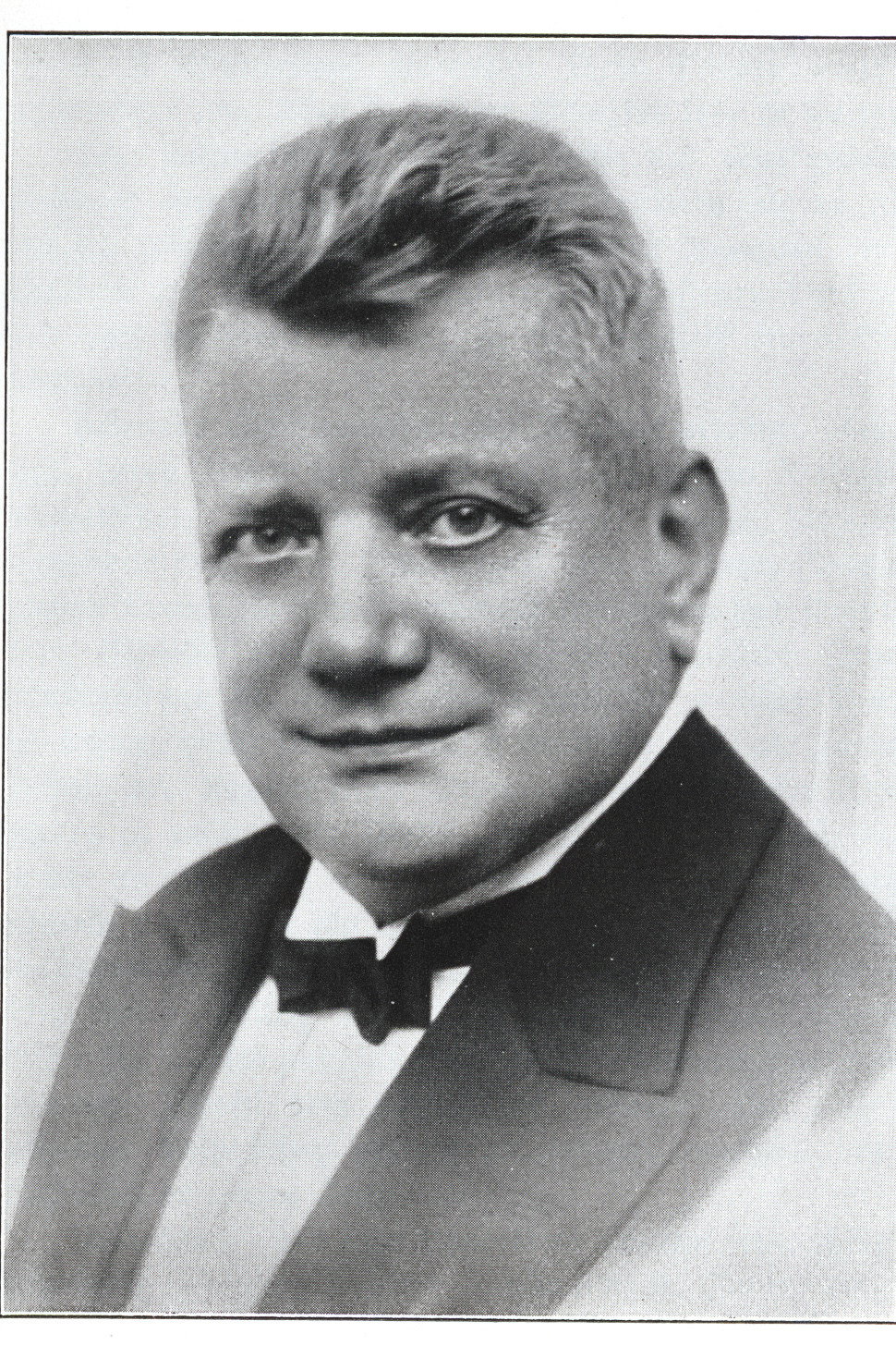 Otto Reutter as Theaterdirektor in Frühere Verhältnisse