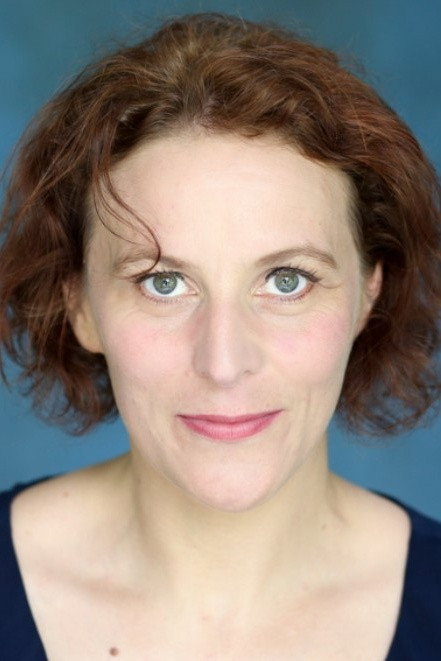 Gwenda Guthwasser as Catherine in Une page se tourne
