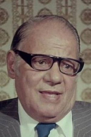 Salama Elias as والد أمينة in Adventurers Around the World