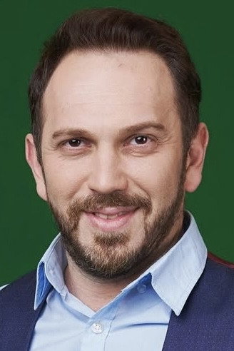 Ağa Nadirov as Self - Presenter in The Masked Singer Azerbaijan