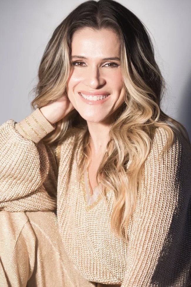 Ingrid Guimarães as Herself - Presenter in Viver do Riso