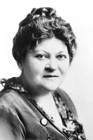 Lule Warrenton as Aunt Kate in $5,000 Reward