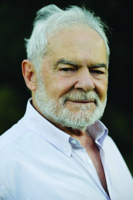 Othon Bastos as Lulu dos Anjos in Tereza Batista