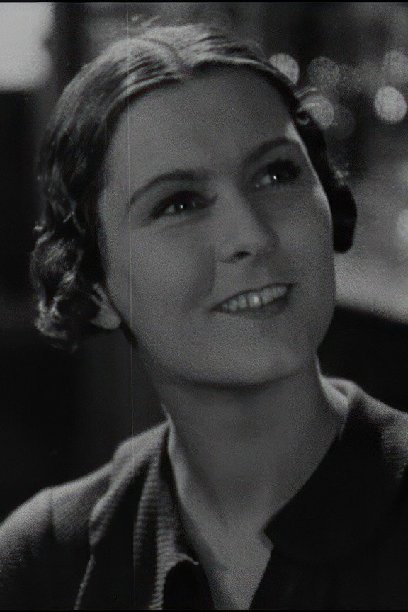 Nicole Vattier as Lucie in Mirages