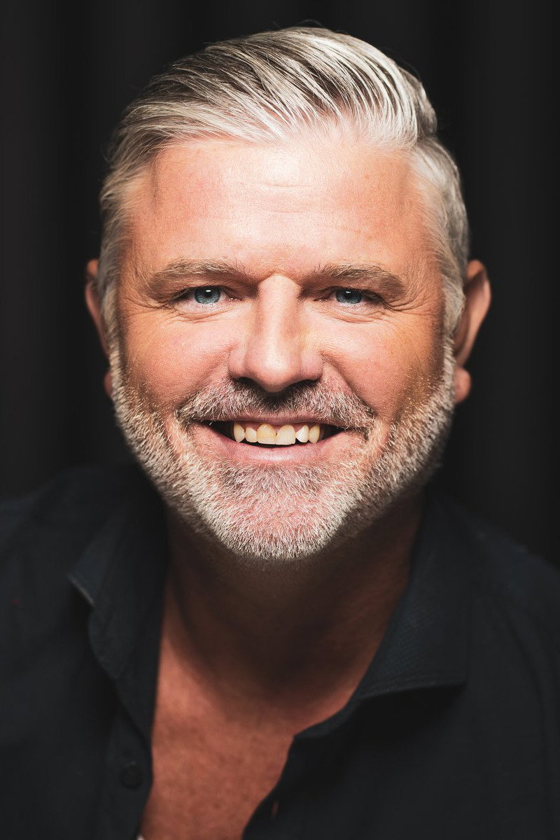 Dominic Paquet as Stéphane Boisclair in La Maison-Bleue