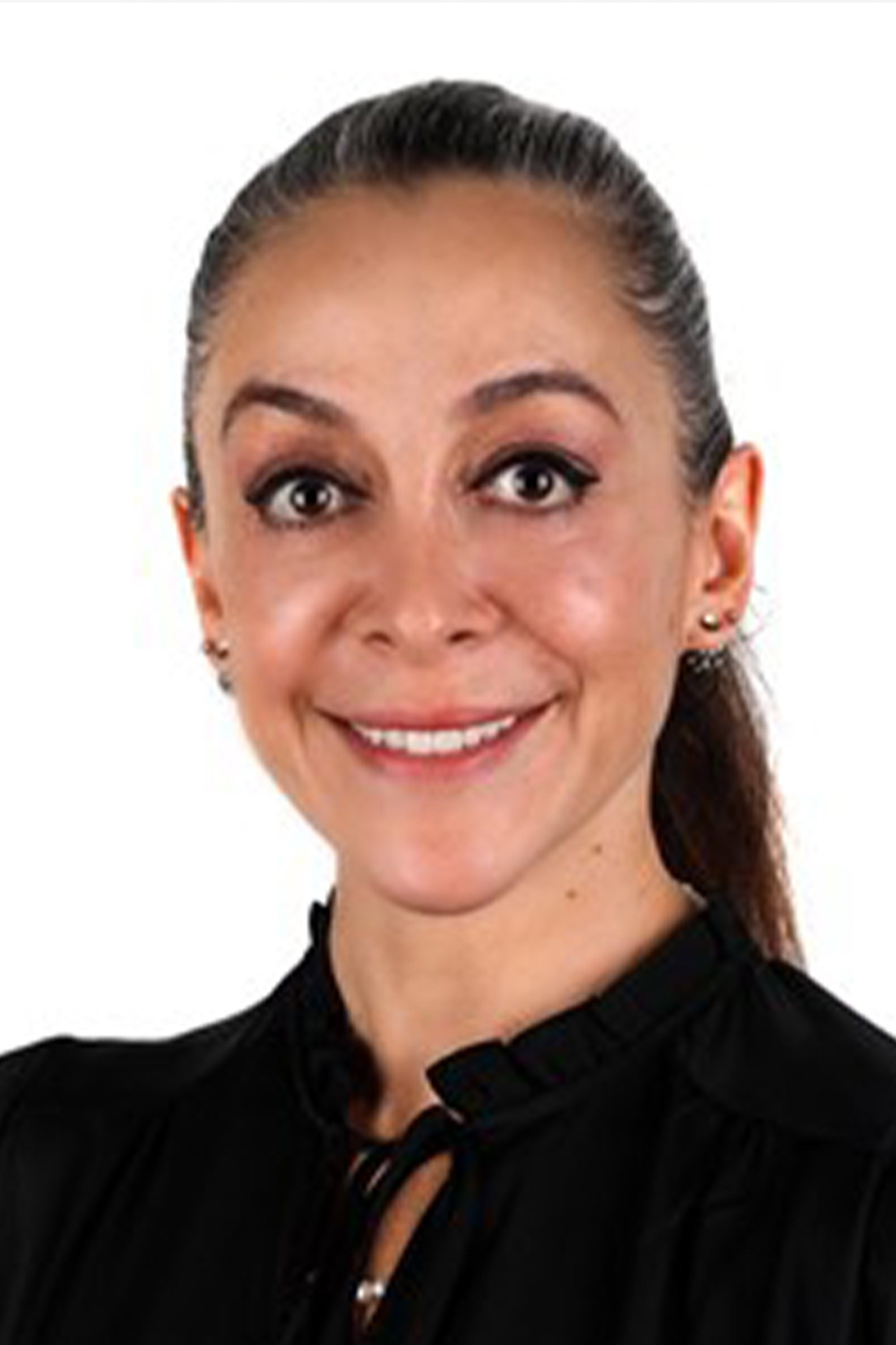 Ezgim Kılınç as Aysel in Sahte Prenses
