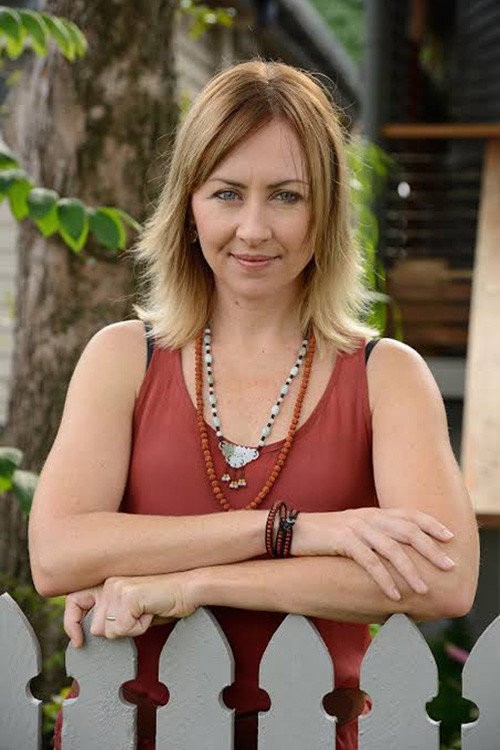 Mouche Phillips as Sandy in East of Everything
