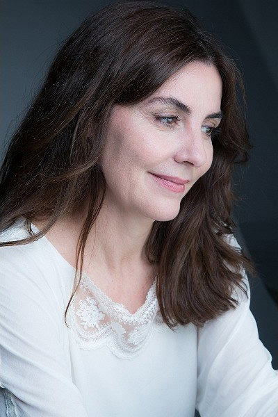 Ana Fernández as Pura Mantecón in La luz con el tiempo dentro