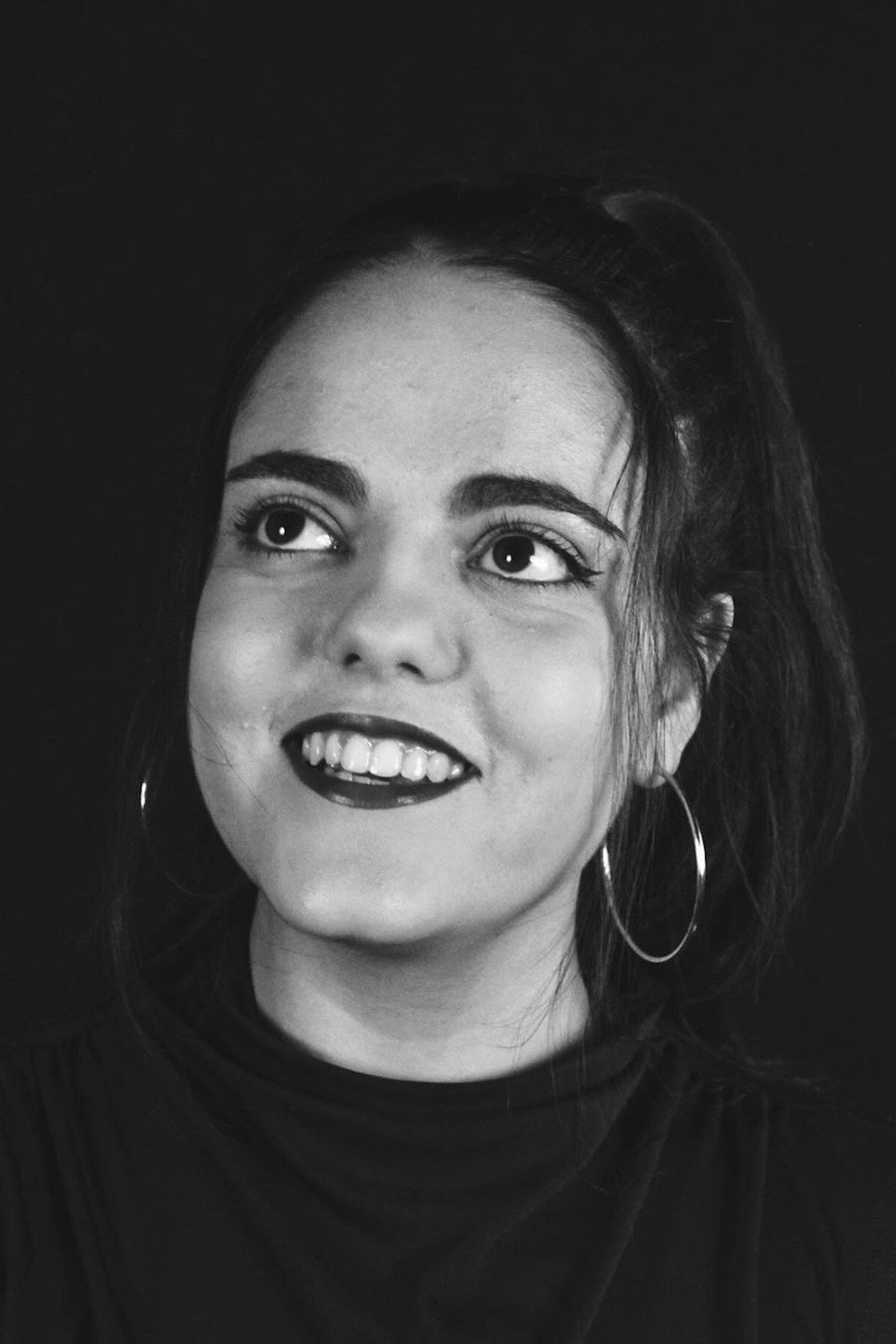 Paula Lasheras as La Guardabosques in Tres Gangsters y un Ruso